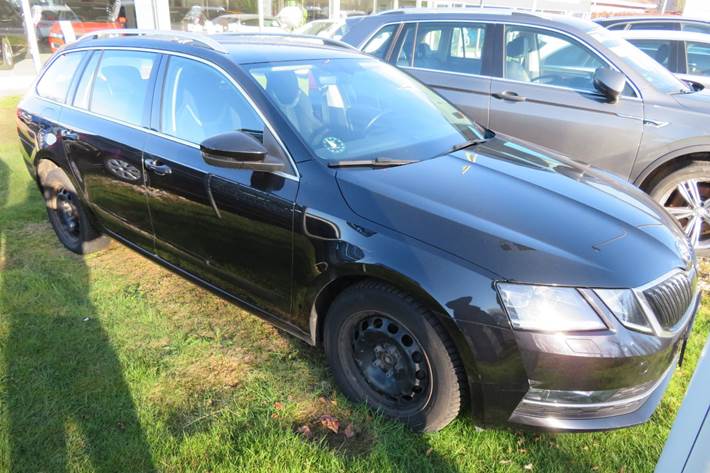 Sort Skoda Octavia fra 2019