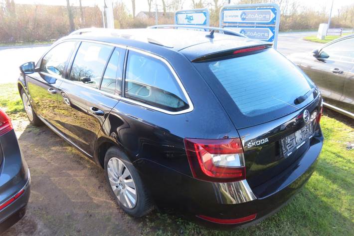 Sort Skoda Octavia fra 2019