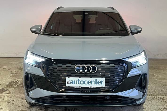 Grå Audi Q4 e-tron fra 2022