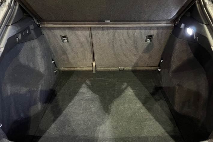 Grå Audi Q4 e-tron fra 2022