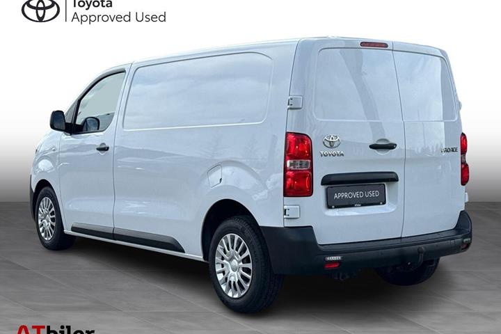 Hvid Toyota ProAce fra 2023