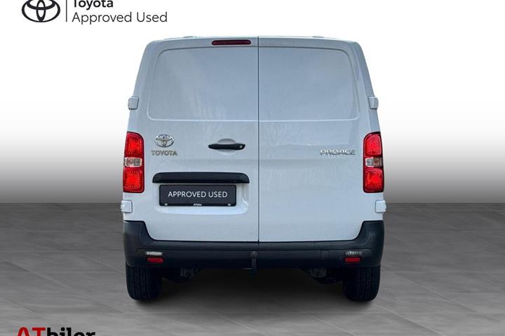 Hvid Toyota ProAce fra 2023