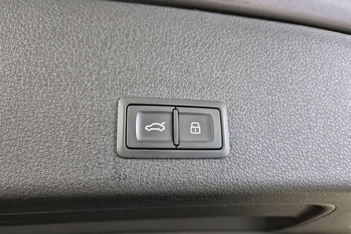 Sølv Audi e-tron fra 2020