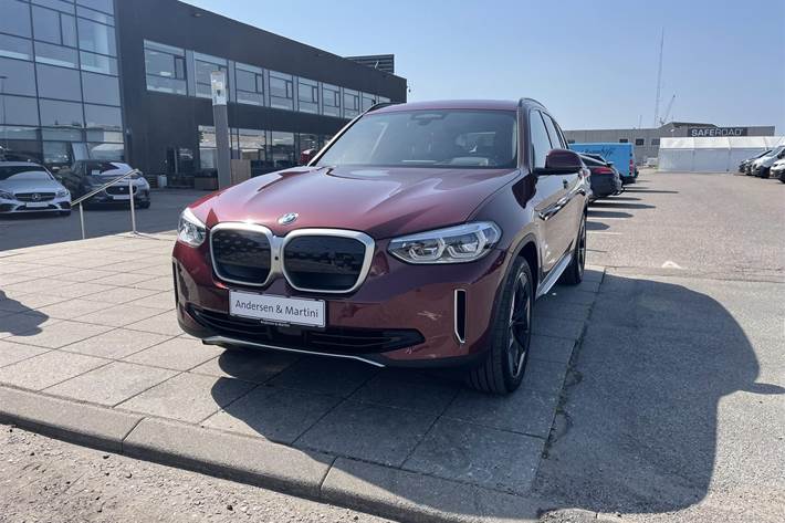 Rød BMW iX3 fra 2021