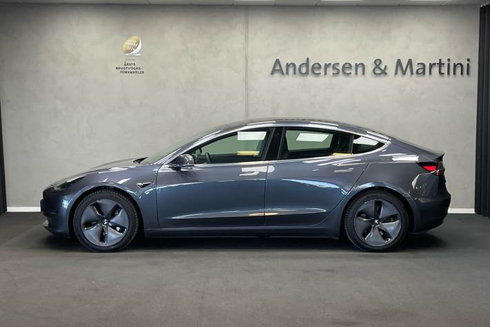 Grå Tesla Model 3 fra 2019