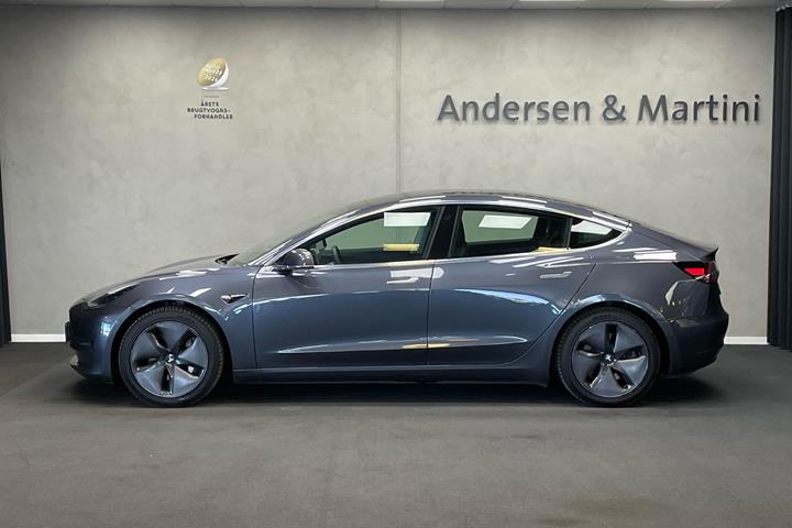 Grå Tesla Model 3 fra 2019