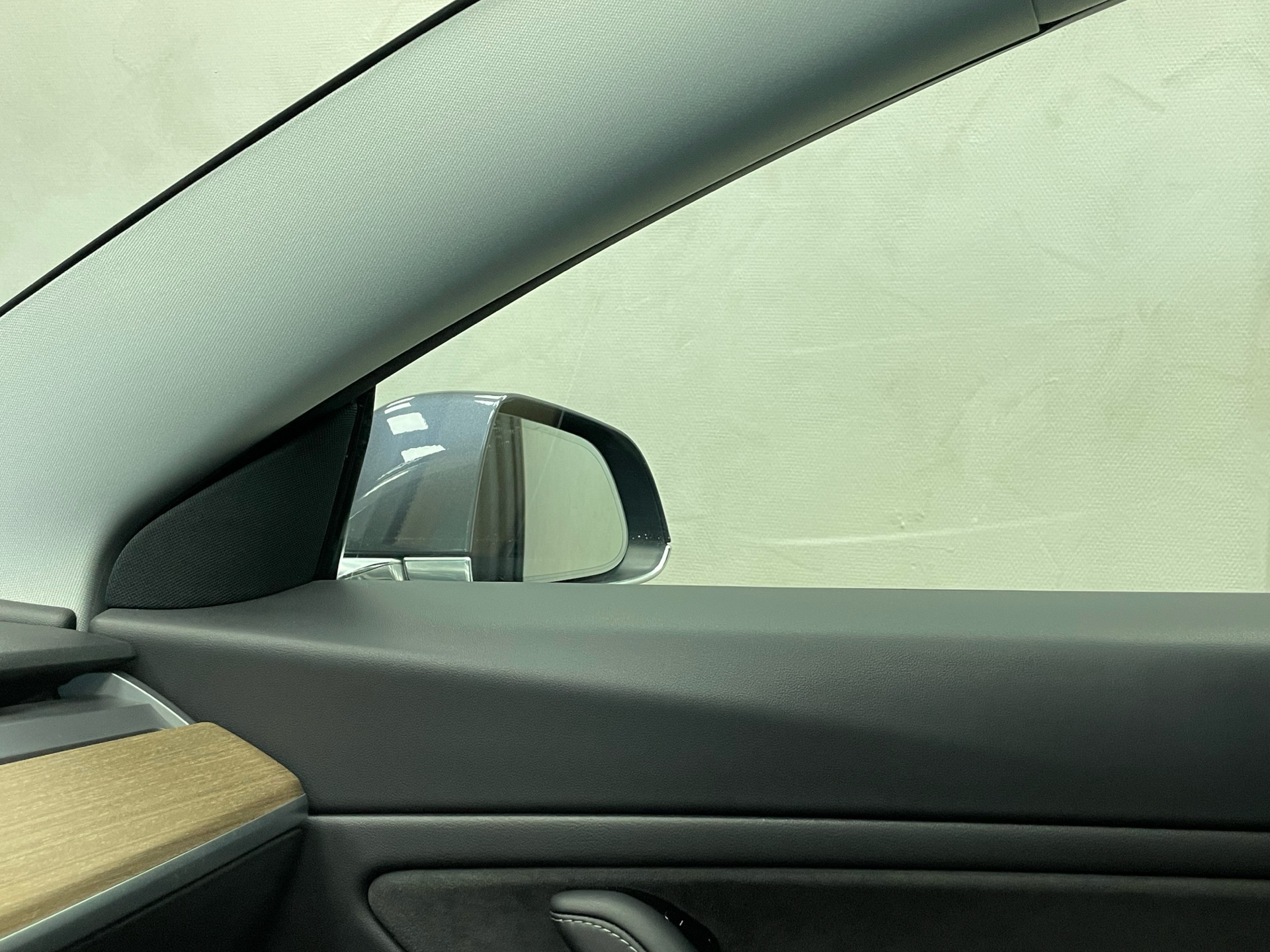 Grå Tesla Model 3 fra 2019