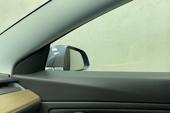 Grå Tesla Model 3 fra 2019