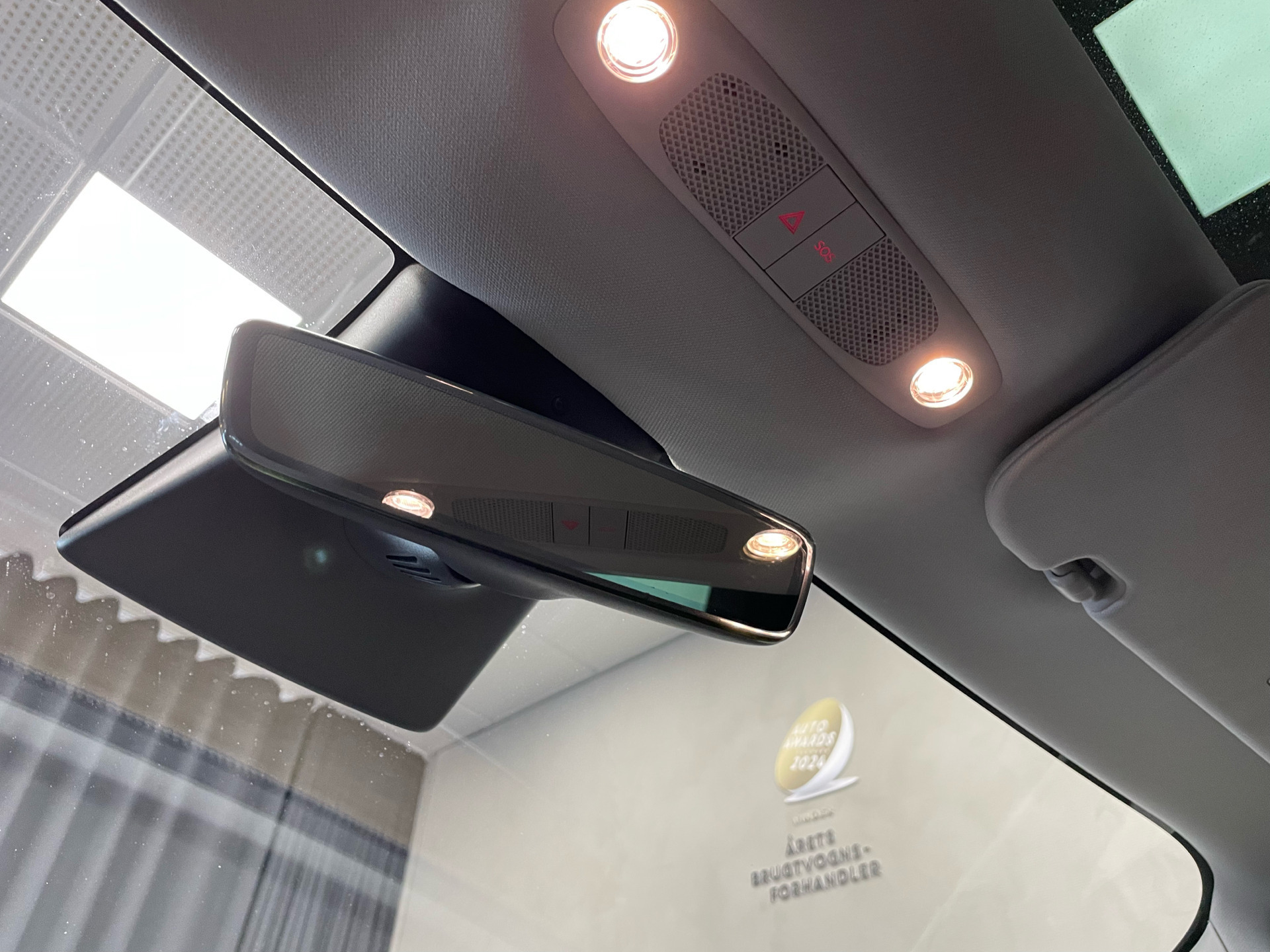 Grå Tesla Model 3 fra 2019