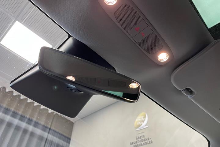 Grå Tesla Model 3 fra 2019