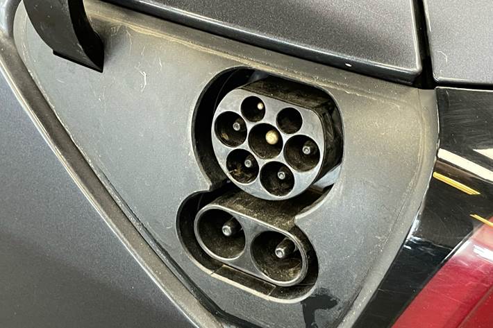 Grå Tesla Model 3 fra 2019