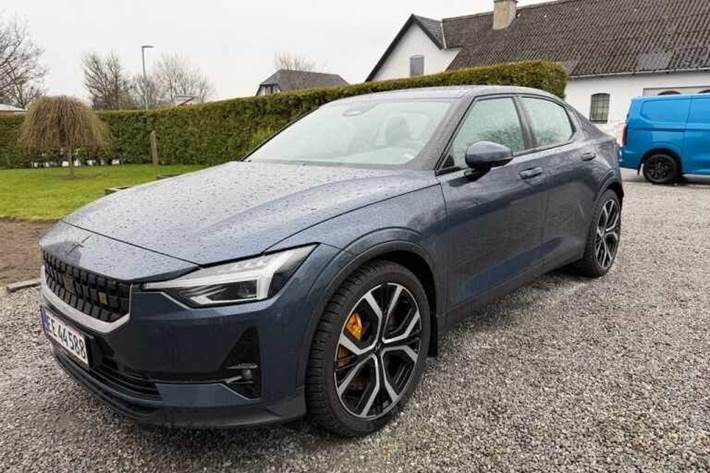 Blå Polestar 2 fra 2021
