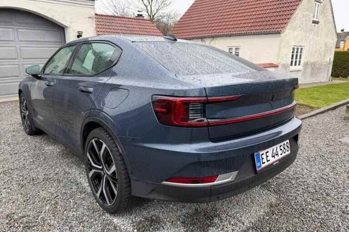 Blå Polestar 2 fra 2021