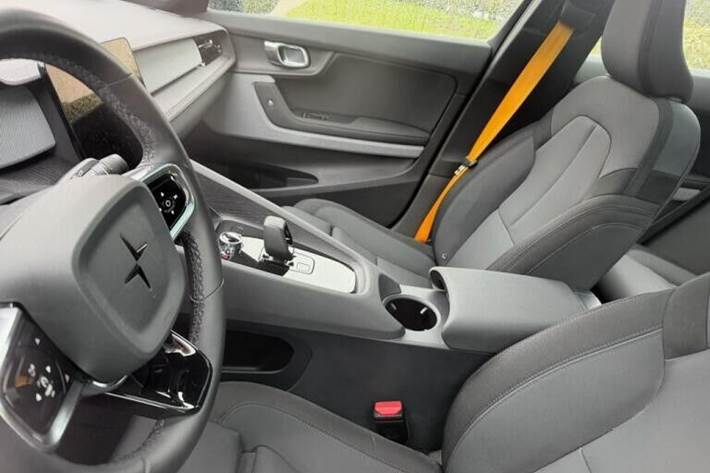 Blå Polestar 2 fra 2021