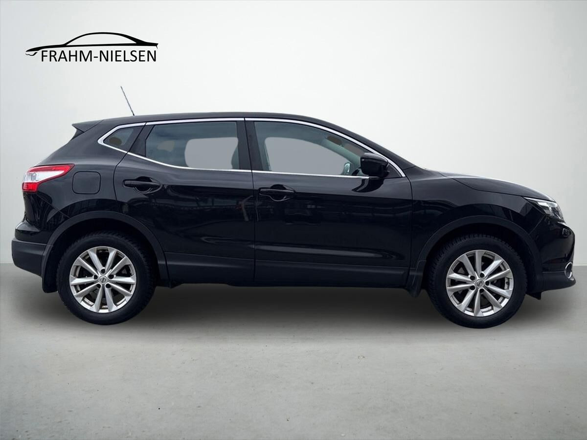 Sort Nissan Qashqai fra 2017