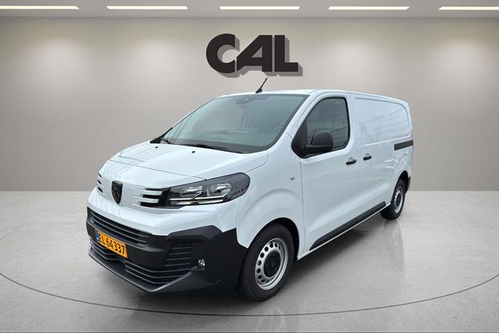 Hvid Peugeot Expert fra 2026 set udefra