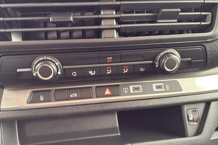 Hvid Peugeot Expert fra 2026