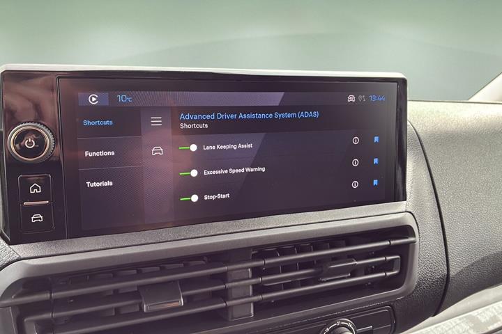 Hvid Peugeot Expert fra 2026