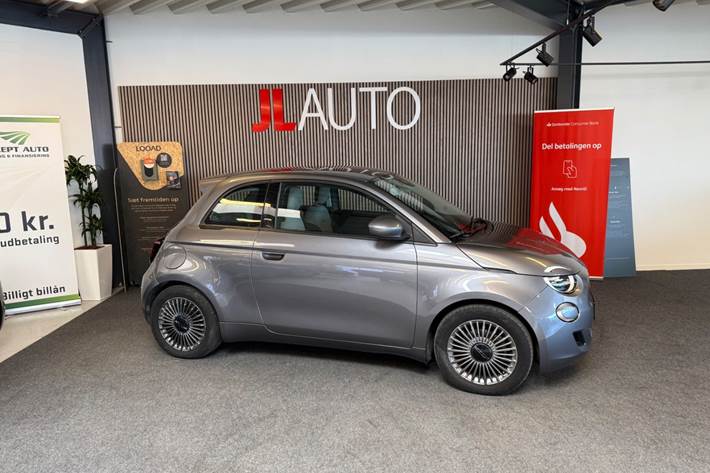 Grå Fiat 500e fra 2022