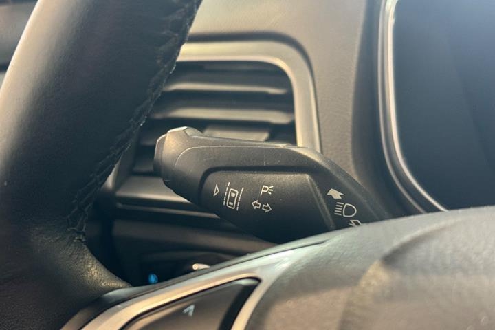 Grå Ford Mondeo fra 2017