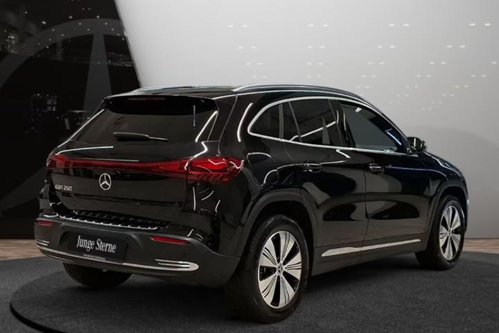 Grå Mercedes EQA250 fra 2025