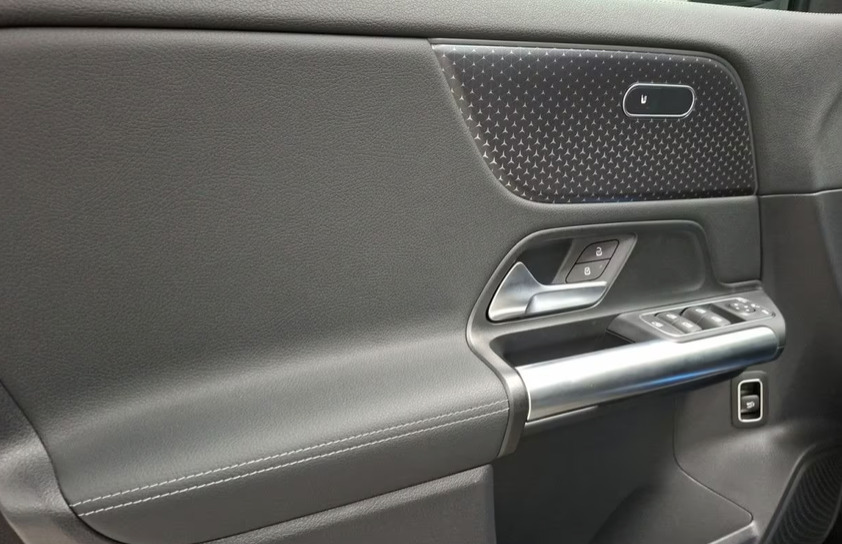 Grå Mercedes EQA250 fra 2025
