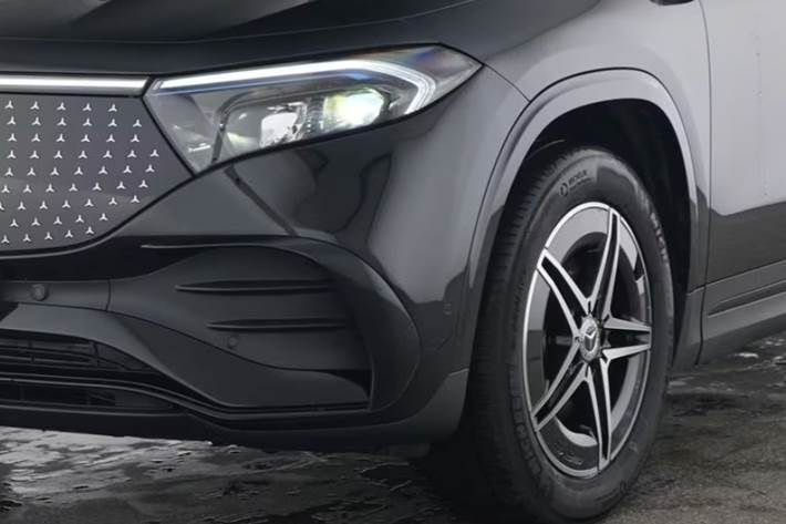 Sort Mercedes EQA350 fra 2024