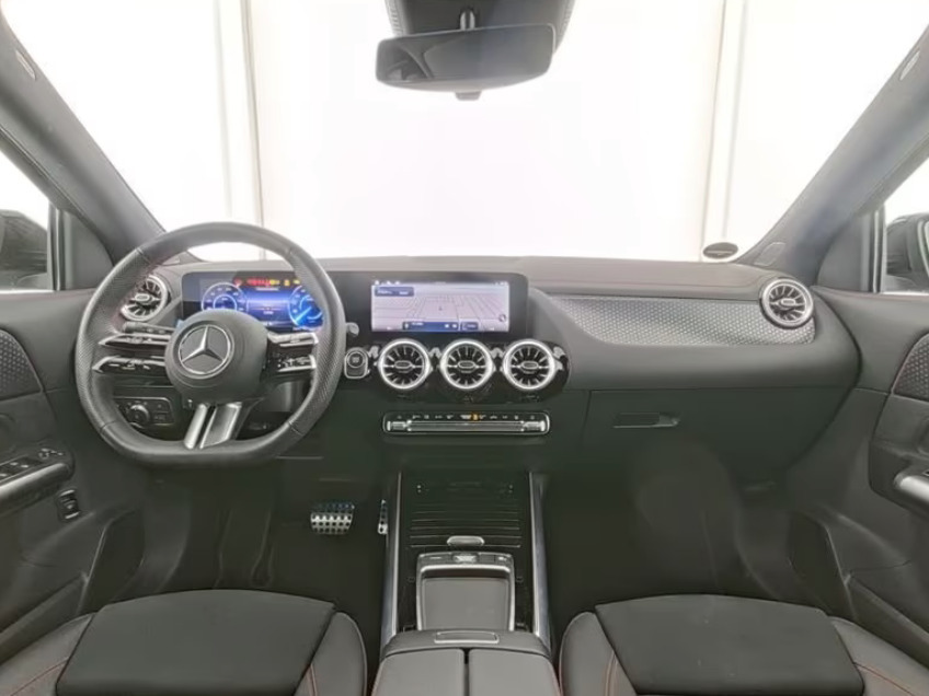 Sort Mercedes EQA350 fra 2024