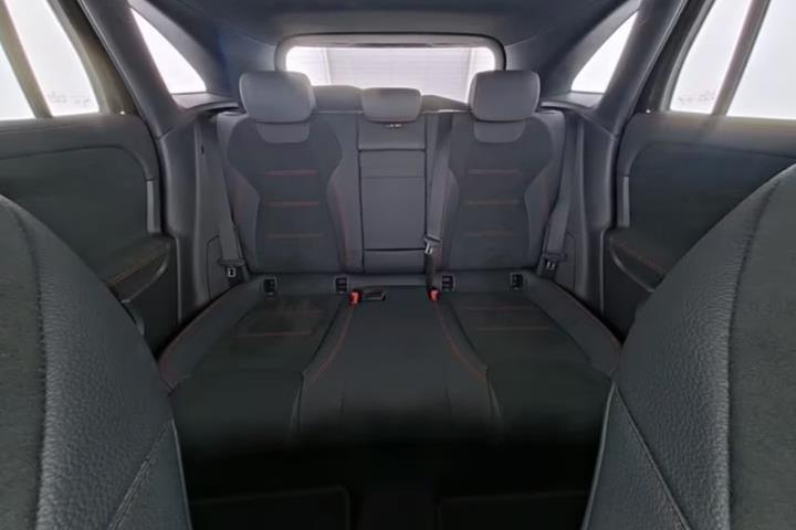 Sort Mercedes EQA350 fra 2024