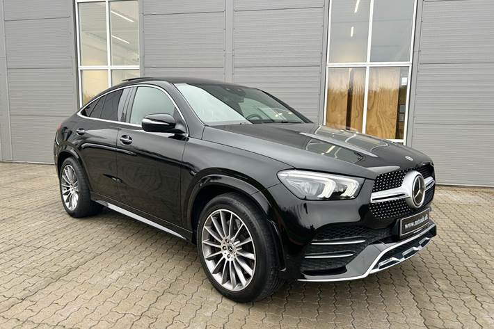 Sort Mercedes GLE350 de fra 2023 set udefra