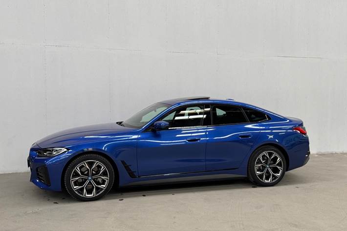 Blå BMW i4 fra 2022
