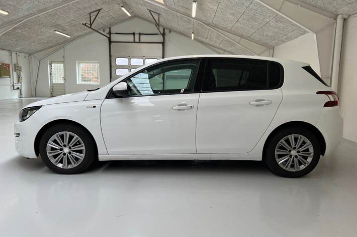 Hvid Peugeot 308 fra 2016