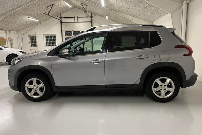 Grå Peugeot 2008 fra 2016