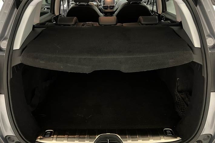 Grå Peugeot 2008 fra 2016