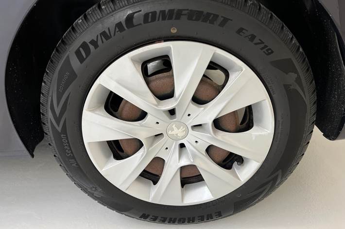 Blå Peugeot 208 fra 2014