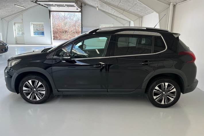 Sort Peugeot 2008 fra 2017