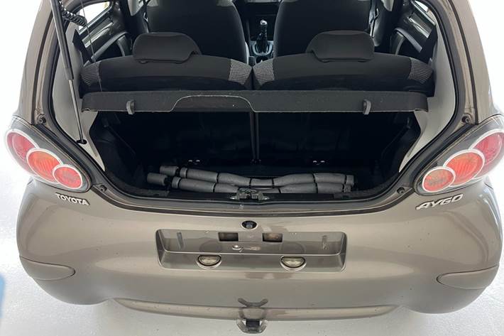 Brun Toyota Aygo fra 2012