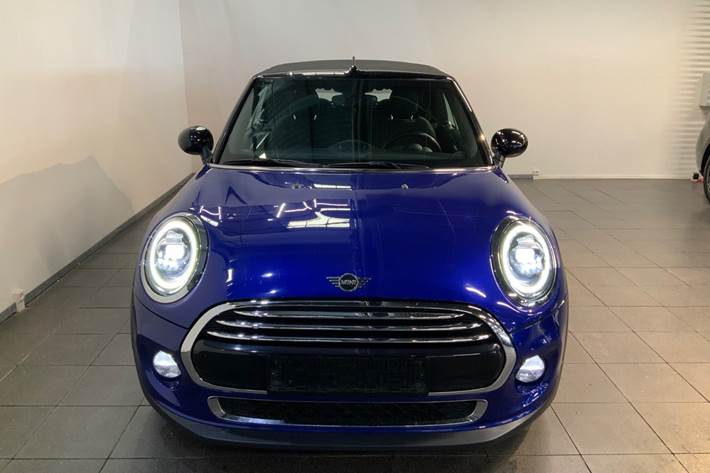 Blå Mini Cooper fra 2018
