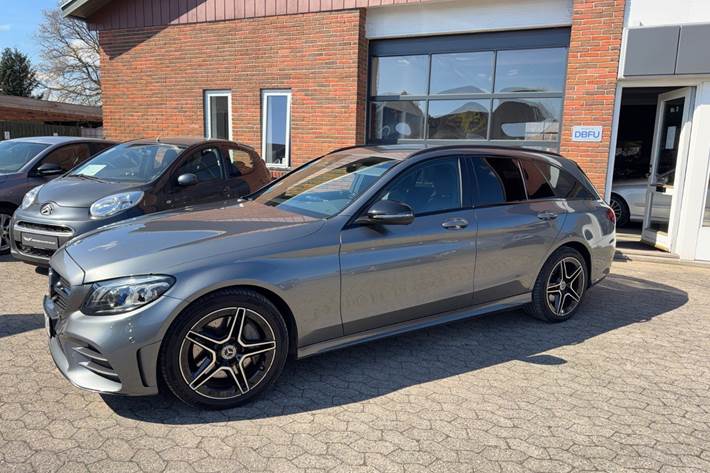 Grå Mercedes C300 e fra 2021