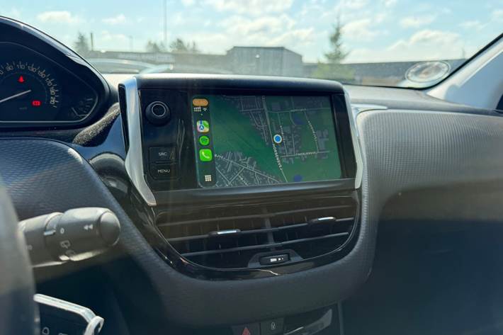 Hvid Peugeot 208 fra 2019