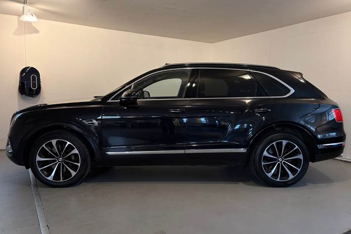 Sort Bentley Bentayga fra 2016