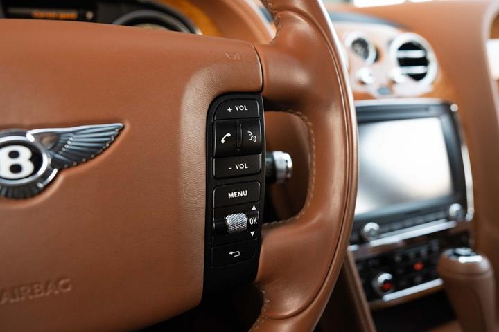 Blå Bentley Flying Spur fra 2013