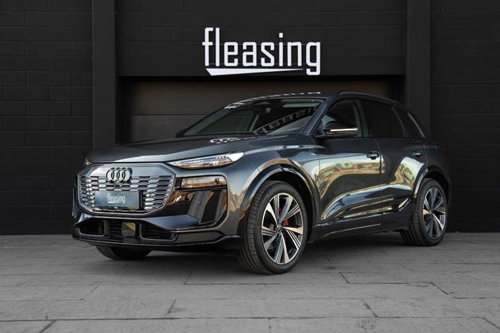 Grå Audi Q6 e-tron fra 2025