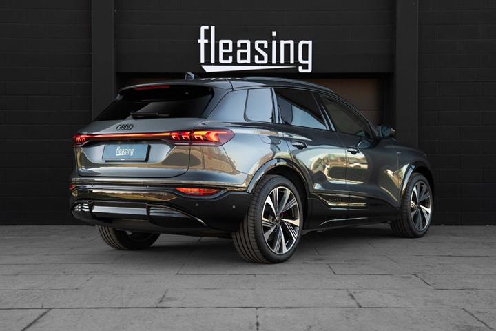 Grå Audi Q6 e-tron fra 2025