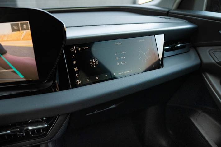 Grå Audi Q6 e-tron fra 2025