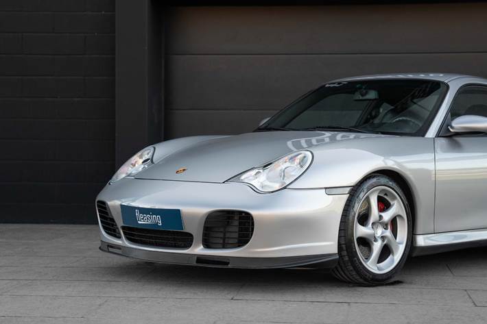 Sølv Porsche 911 Turbo fra 2001