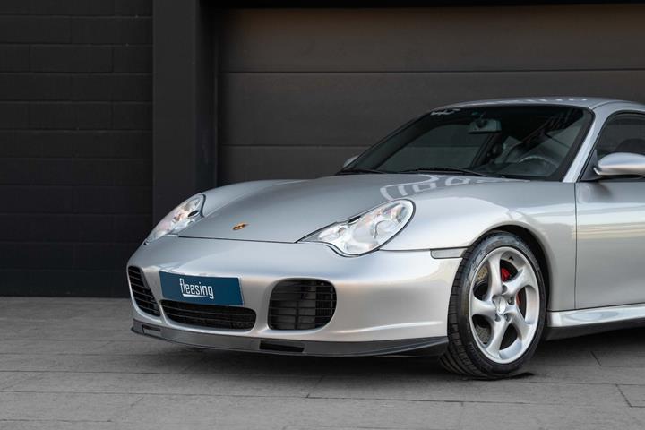 Sølv Porsche 911 Turbo fra 2001