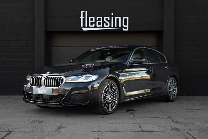 Sort BMW 530e fra 2020