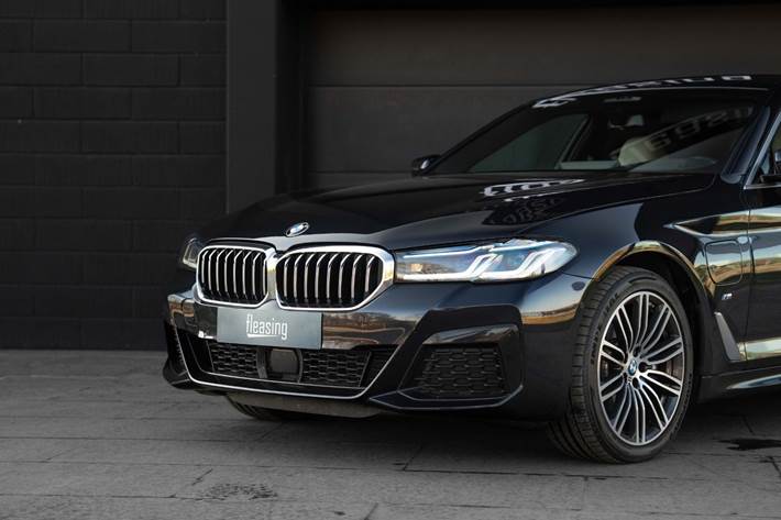 Sort BMW 530e fra 2020