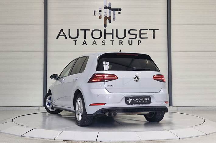 Hvid VW Golf VII fra 2017